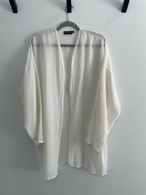 PrettyLittleThing White Sheer Textured Kimono
